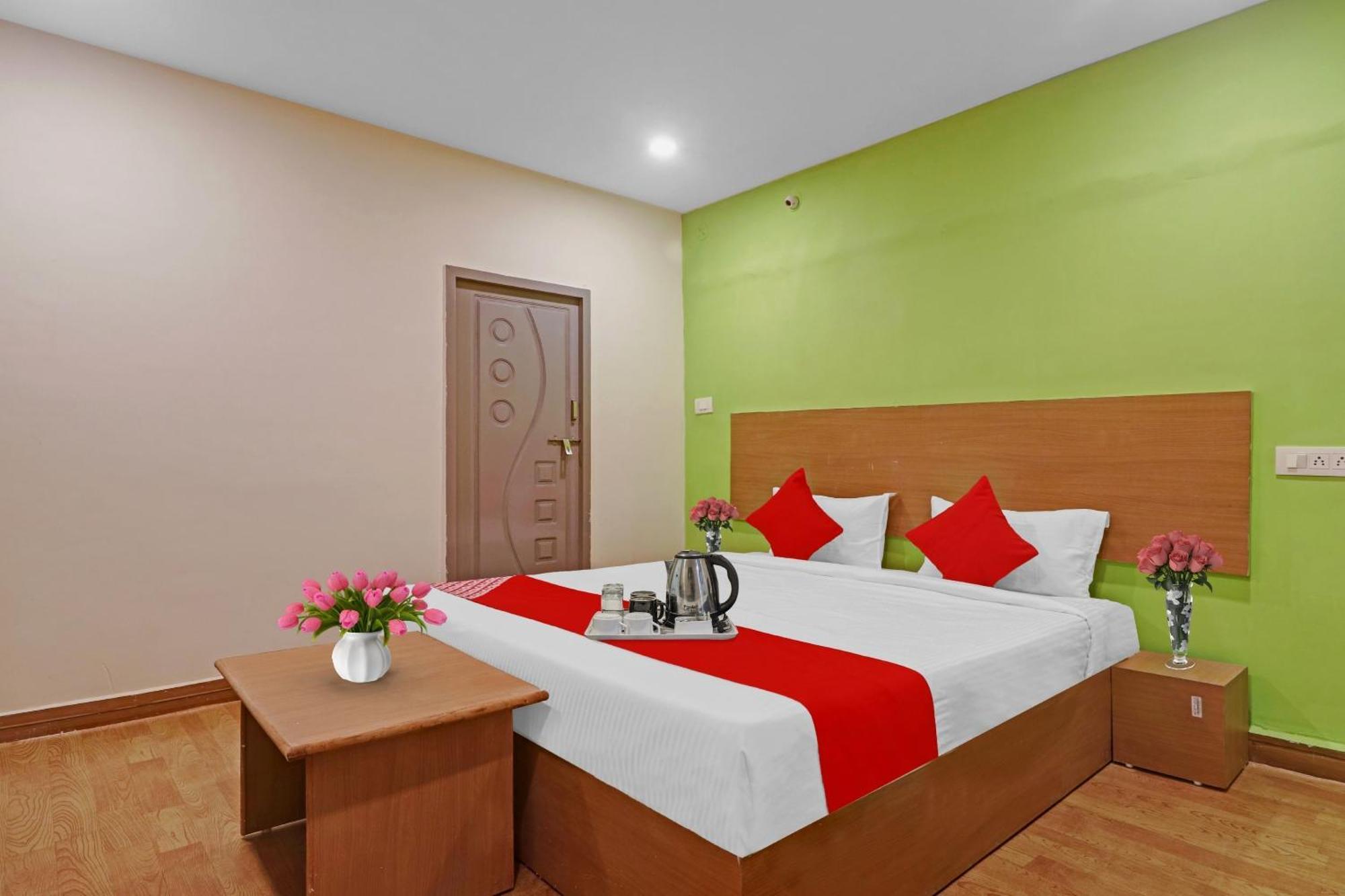 Hotel O Lavish Stay Хидерабад Екстериор снимка